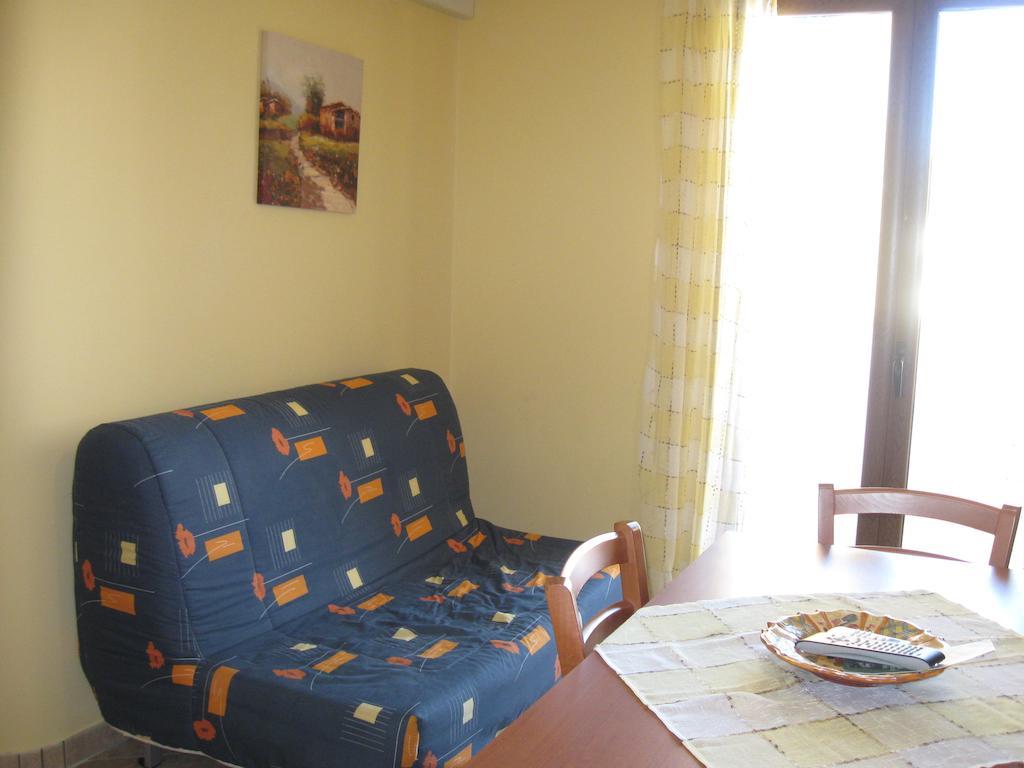Rosy'S Apartments Trappeto  Habitación foto